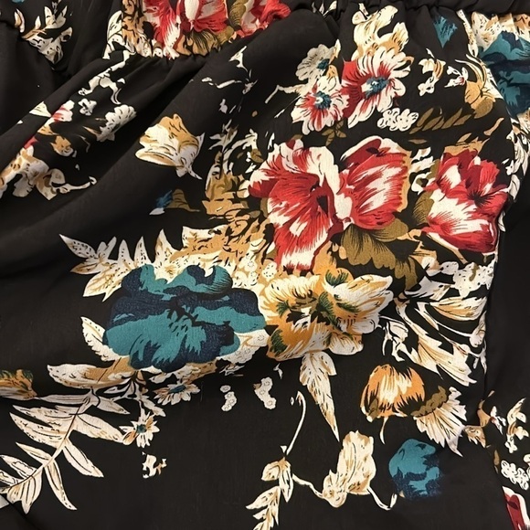 Floral Strapless Romper l SIZE L (8-10) - Picture 5 of 5